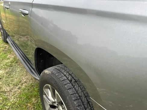 Used 2019 Chevrolet Suburban LT RWD image 20
