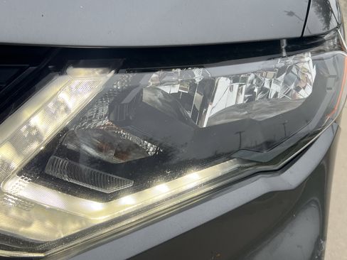 Used 2019 Nissan Rogue SV w/ Premium Package image 6