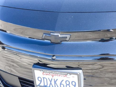 Used 2023 Chevrolet Bolt EUV Premier w/ Sun & Sound Package FWD image 6