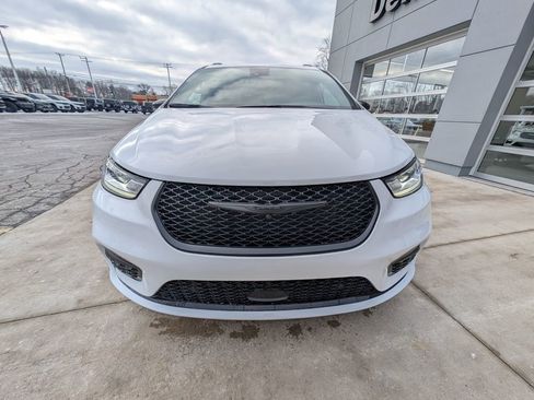 New 2026 Chrysler Pacifica Select w/ S Appearance Package image 10