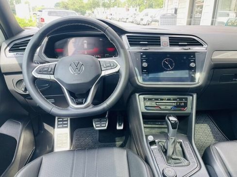 Used 2023 Volkswagen Tiguan SE R-Line AWD/4WD image 17
