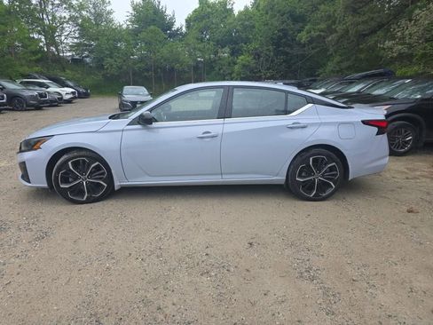 Certified 2023 Nissan Altima 2.5 SR w/ SR Premium Package AWD/4WD image 3
