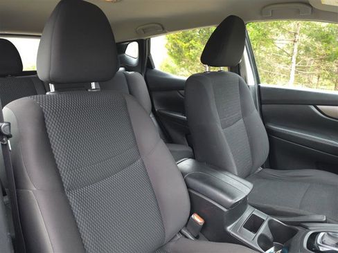 Used 2018 Nissan Rogue Sport S image 28