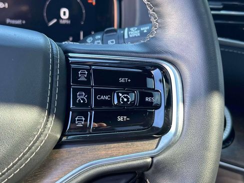 Used 2022 Jeep Grand Wagoneer Series II AWD/4WD image 23