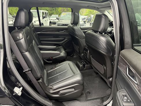 Used 2023 Jeep Grand Cherokee L Limited w/ Black Appearance Package AWD/4WD image 16