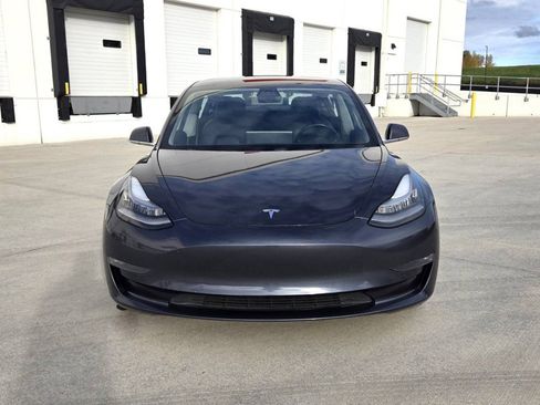 Used 2018 Tesla Model 3 Long Range image 2