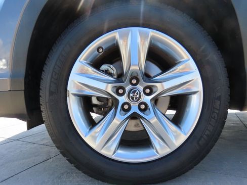 Used 2016 Toyota Highlander Limited image 32