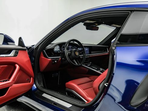 Used 2021 Porsche 911 Turbo image 40