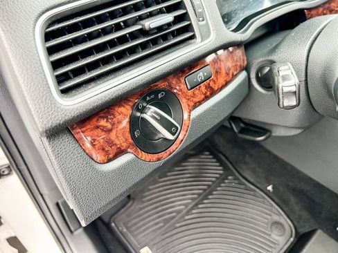 Used 2013 Volkswagen Passat 3.6 SEL Premium image 12