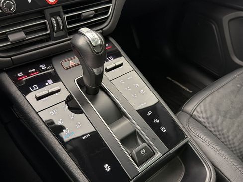 Certified 2024 Porsche Macan AWD/4WD image 26