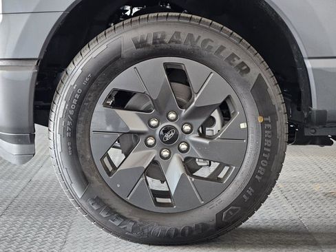 New 2025 Ford F150 Lightning Flash AWD/4WD image 8