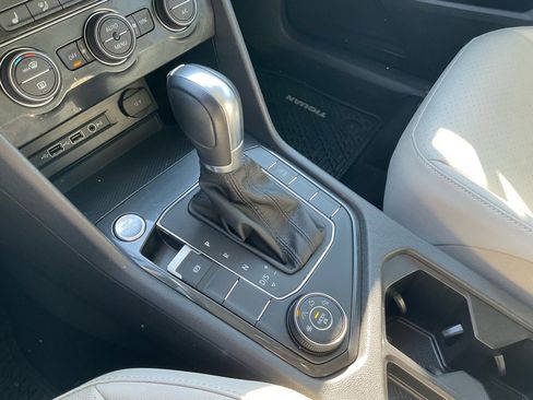 Used 2019 Volkswagen Tiguan SE w/ Panoramic Sunroof Package image 5