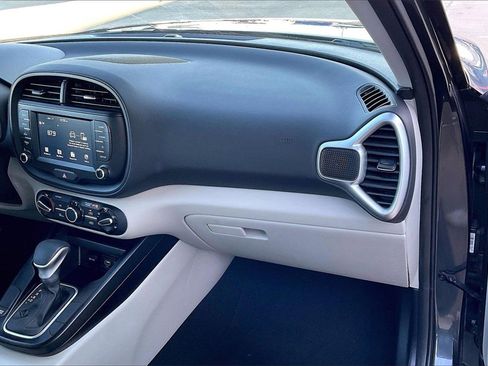 Certified 2021 Kia Soul LX image 15