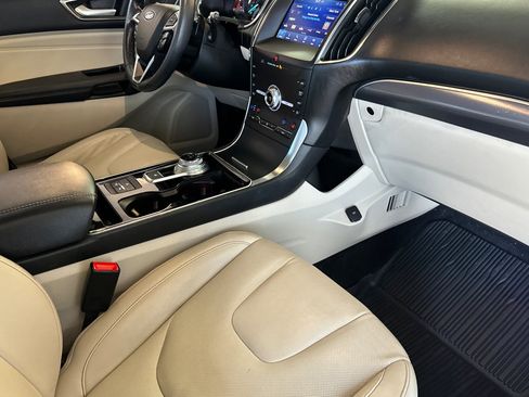 Used 2020 Ford Edge Titanium w/ Equipment Group 301A AWD/4WD image 16