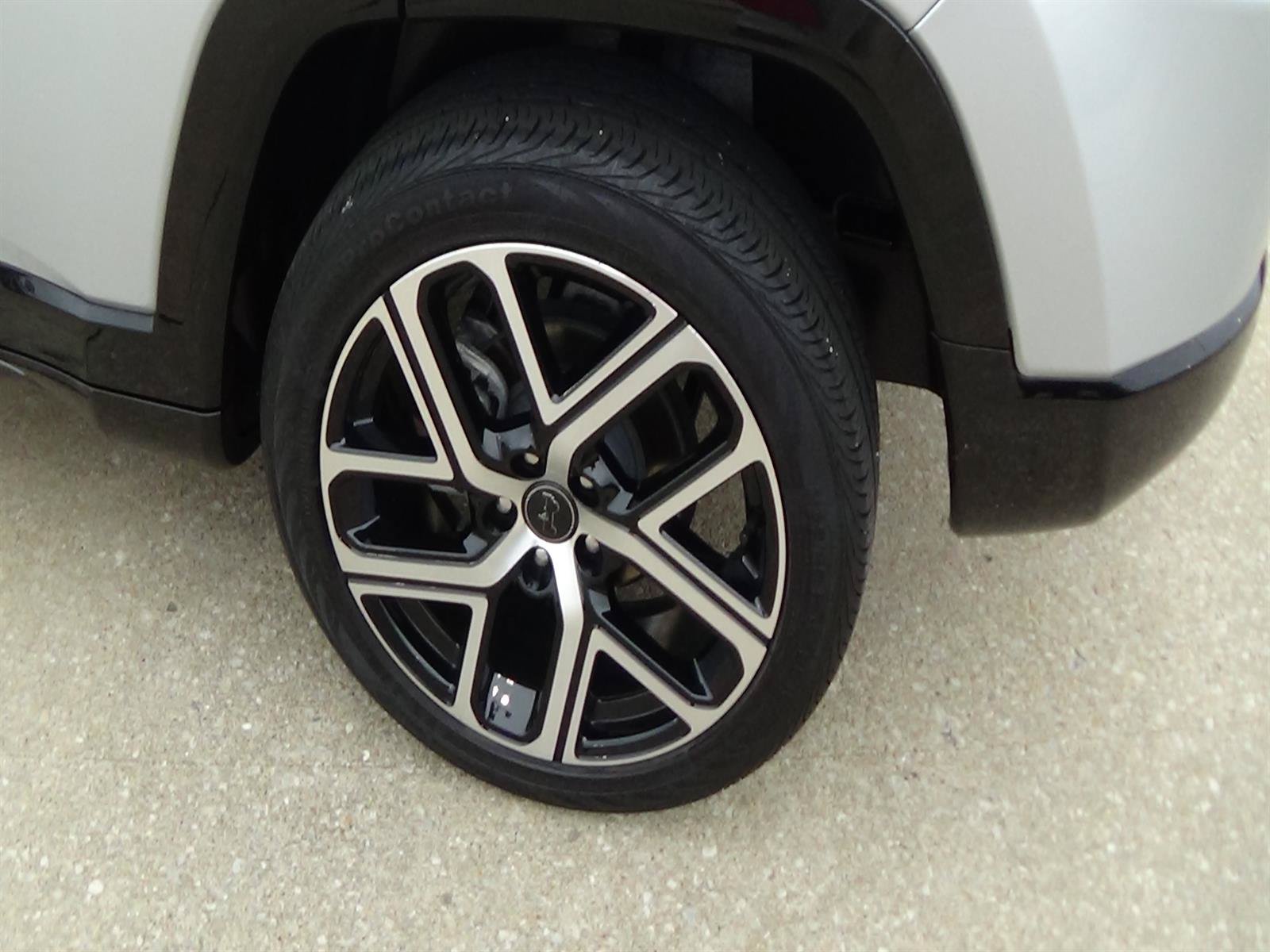 Certified 2025 Jeep Compass Limited w/ Elite Group AWD/4WD image 8