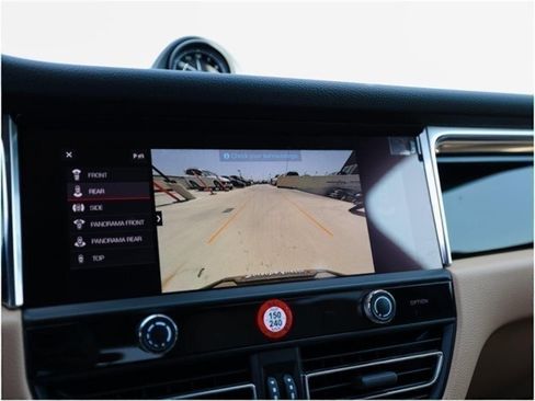 Certified 2025 Porsche Macan AWD/4WD image 19