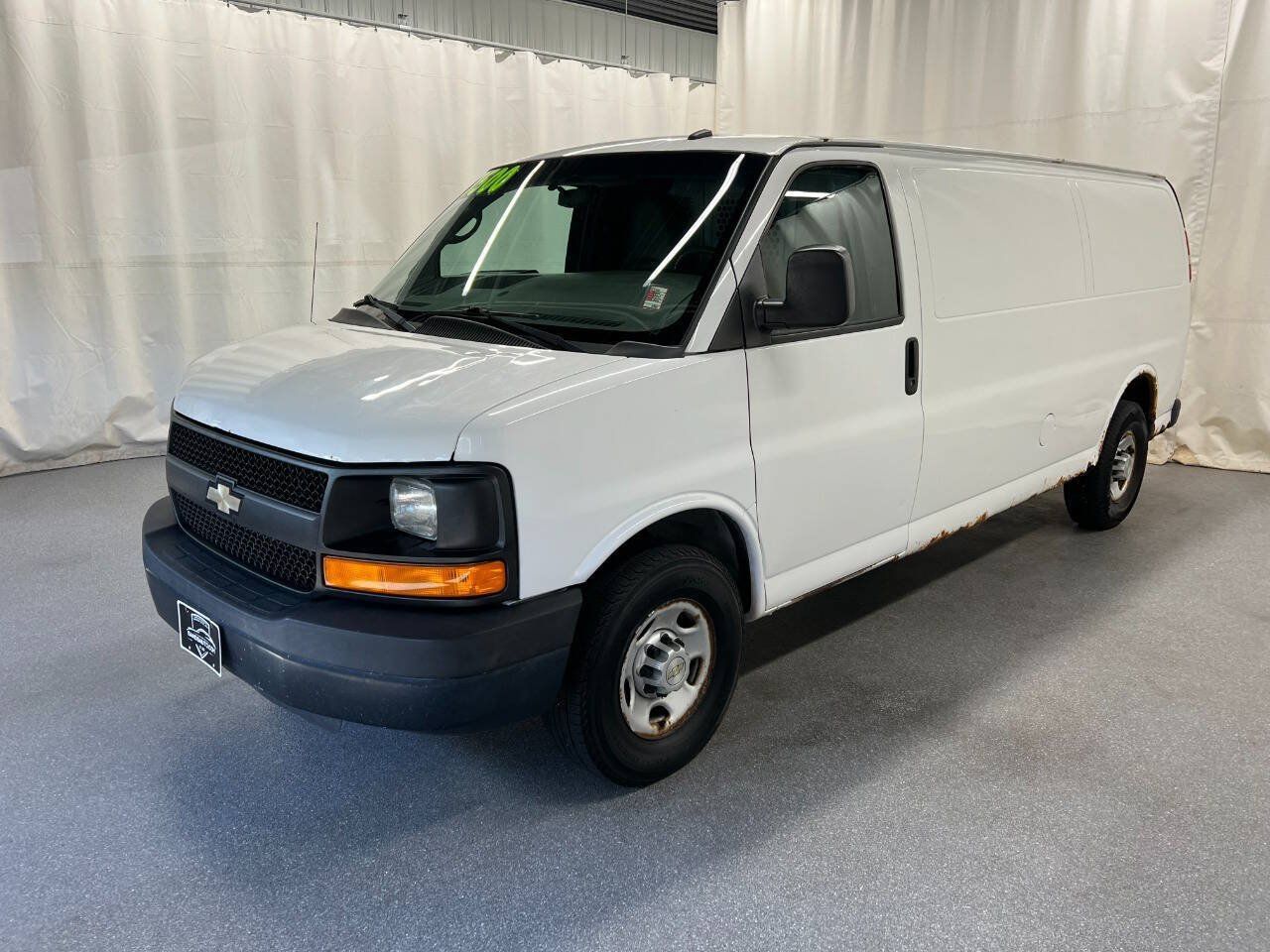 Used 2014 Chevrolet Express 2500 Extended RWD image 1