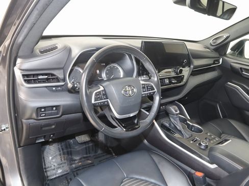 Used 2023 Toyota Highlander XSE image 28