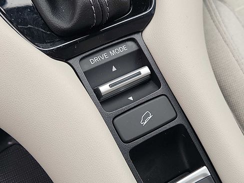 Certified 2023 Honda HR-V LX image 24