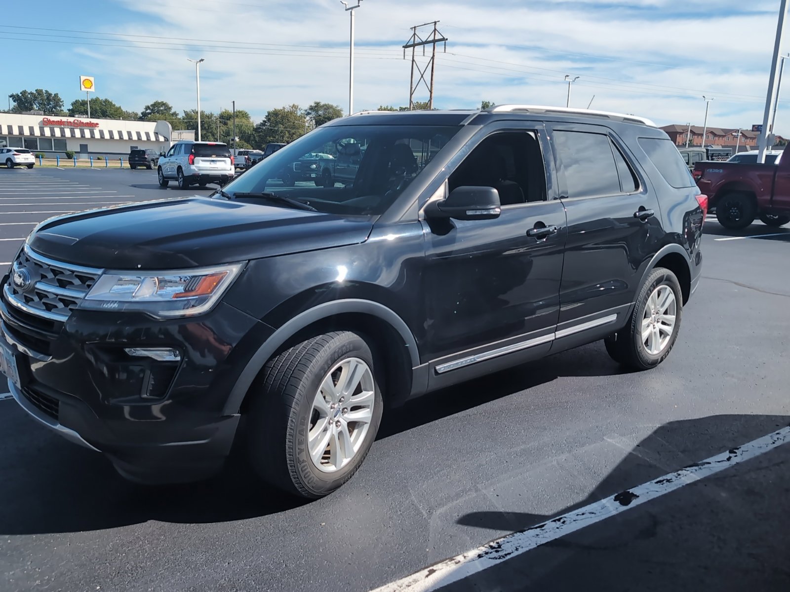 Used 2019 Ford Explorer XLT w/ Equipment Group 201A AWD/4WD image 1