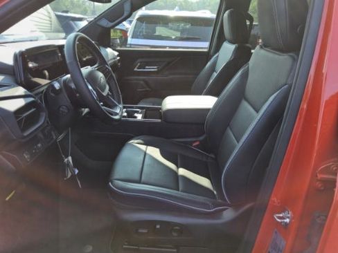 Used 2025 Chevrolet Silverado EV LT AWD/4WD image 4