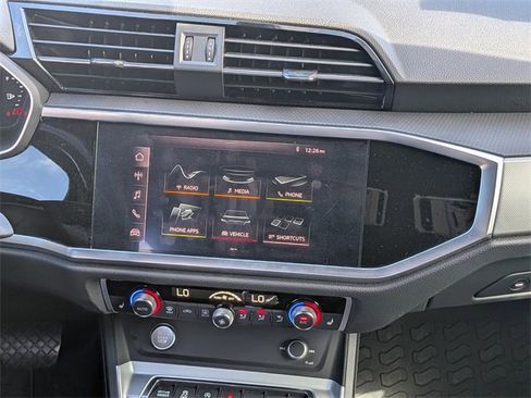 Used 2020 Audi Q3 2.0T Premium Plus w/ Premium Plus Package image 19