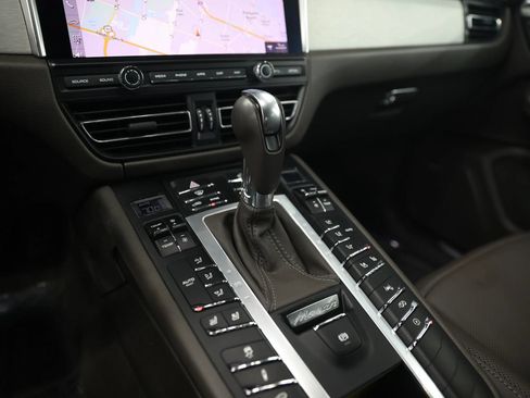 Used 2020 Porsche Macan Turbo AWD/4WD image 36