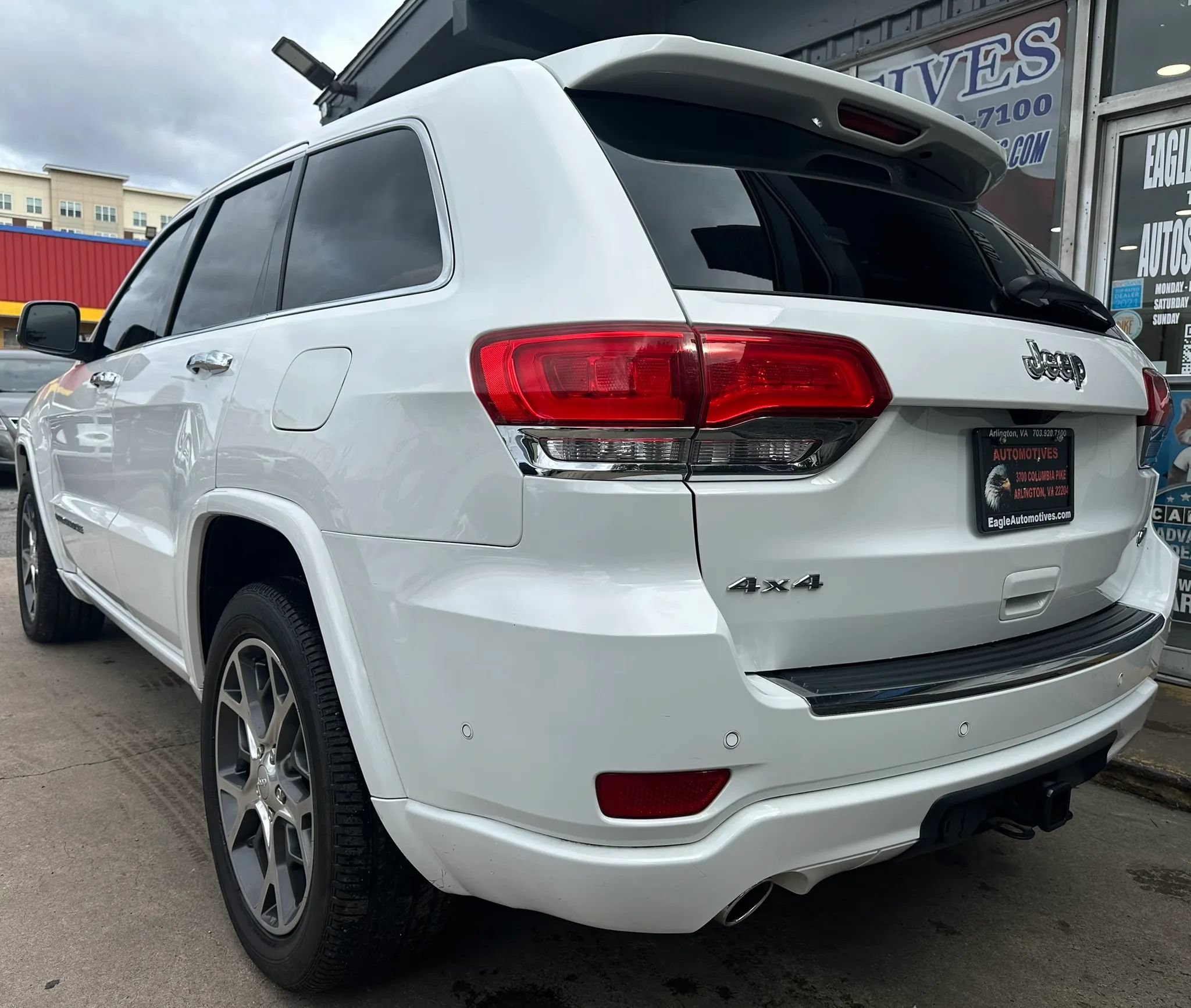 Used 2019 Jeep Grand Cherokee Overland AWD/4WD image 5
