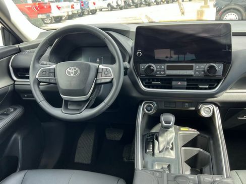 Used 2025 Toyota Grand Highlander XLE image 21