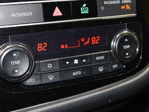 Used 2019 Mitsubishi Outlander SE image 23