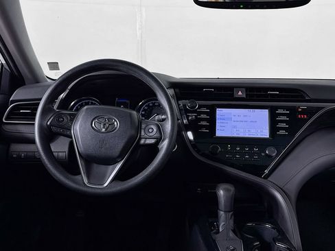 Used 2019 Toyota Camry LE w/ Convenience Package FWD image 11