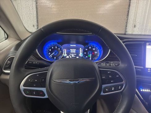 Used 2023 Chrysler Pacifica Limited FWD image 22