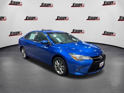 Used 2017 Toyota Camry SE image 3