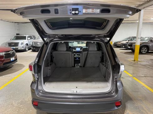 Used 2016 Toyota Highlander XLE AWD/4WD image 7
