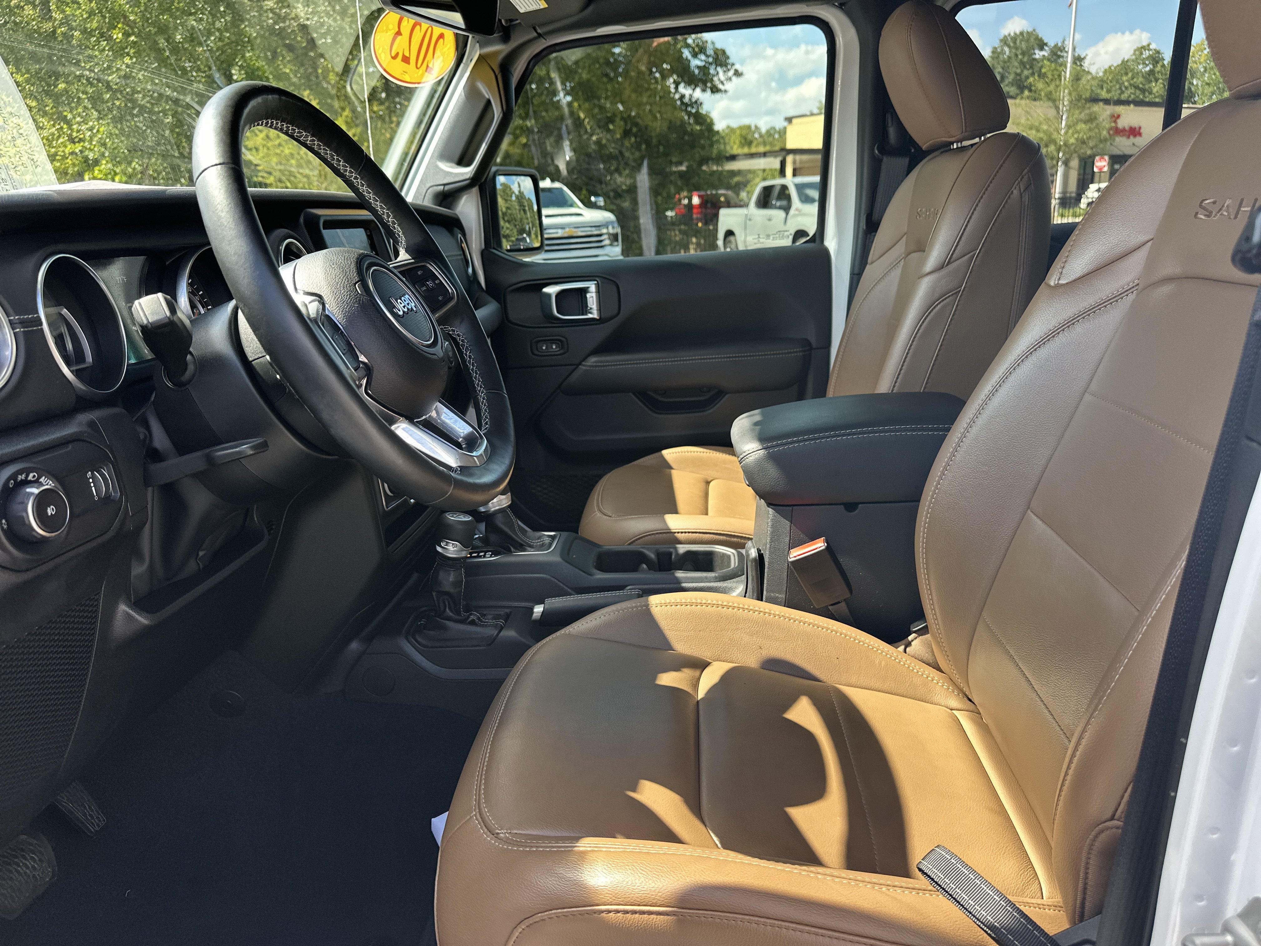 Used 2023 Jeep Wrangler Unlimited Sahara w/ Cold Weather Group AWD/4WD image 10