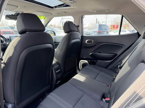 Used 2025 Hyundai Venue SEL image 15