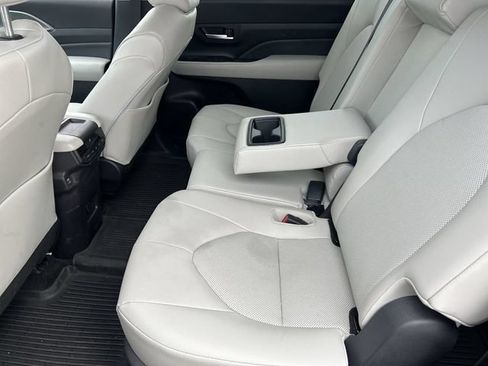 Used 2025 Toyota Grand Highlander FWD image 18
