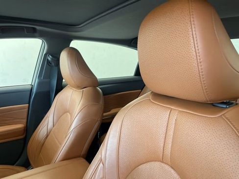 Used 2019 Toyota Avalon Limited FWD image 16