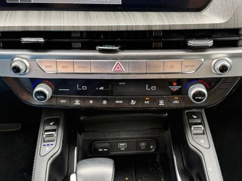 Used 2024 Kia Telluride EX w/ EX Captain's Chair Package FWD image 27