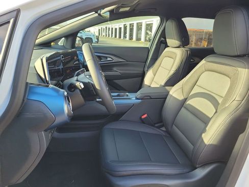 New 2026 Chevrolet Equinox EV LT image 18