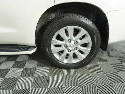 Used 2015 Toyota Sequoia Platinum RWD image 18