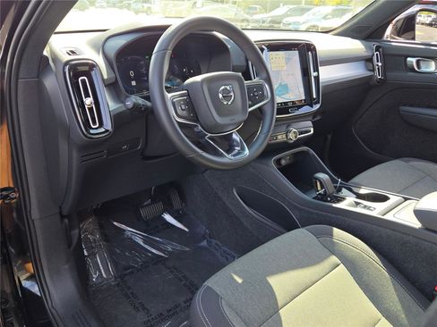 Used 2024 Volvo XC40 B5 Core image 26