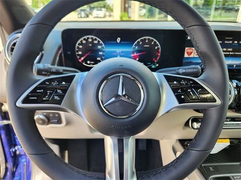 Used 2025 Mercedes-Benz GLB 250 4MATIC image 19