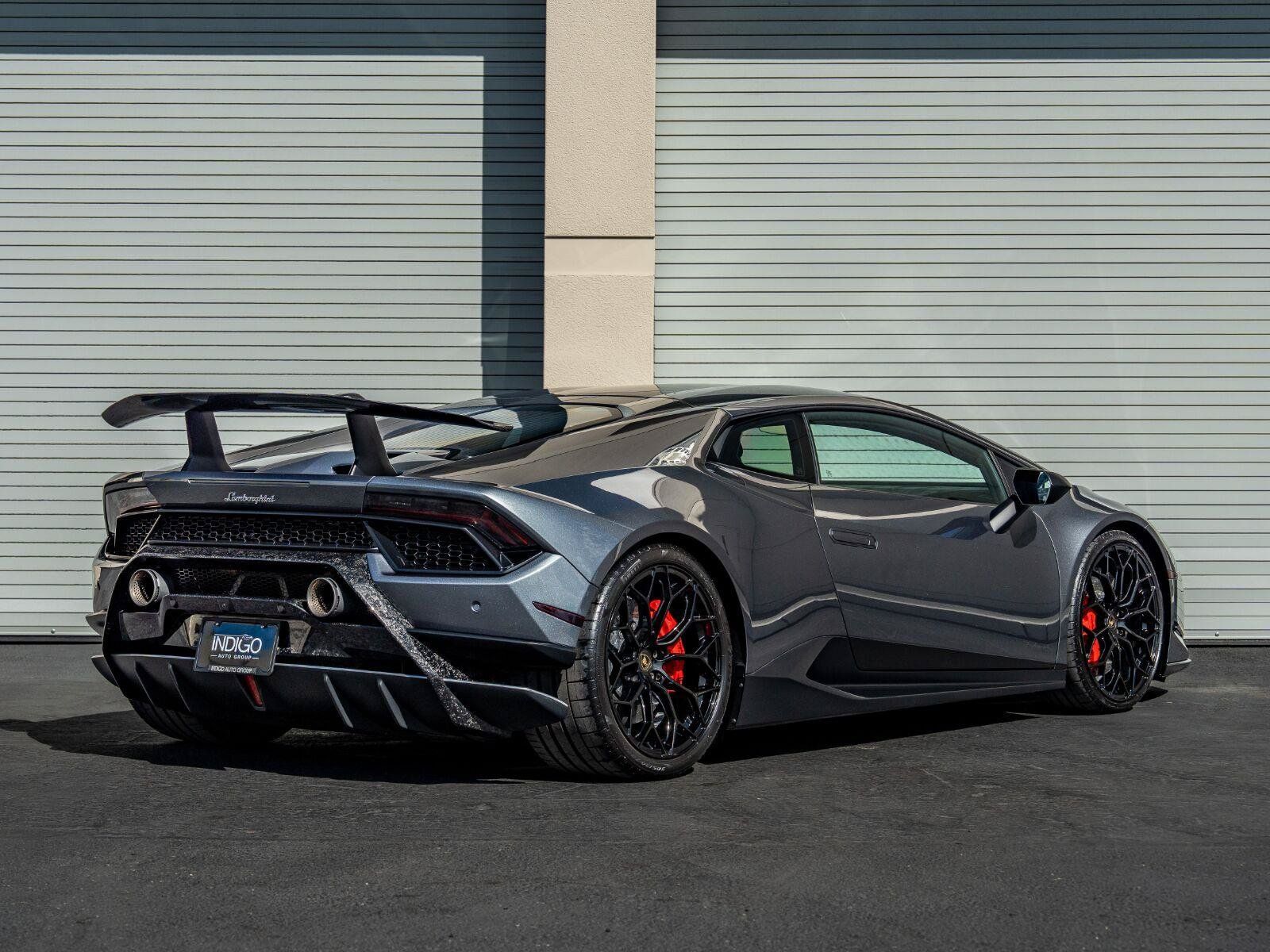 Used 2018 Lamborghini Huracan Performante AWD/4WD image 4