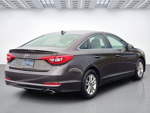 Used 2017 Hyundai Sonata SE w/ Cargo Package FWD image 3