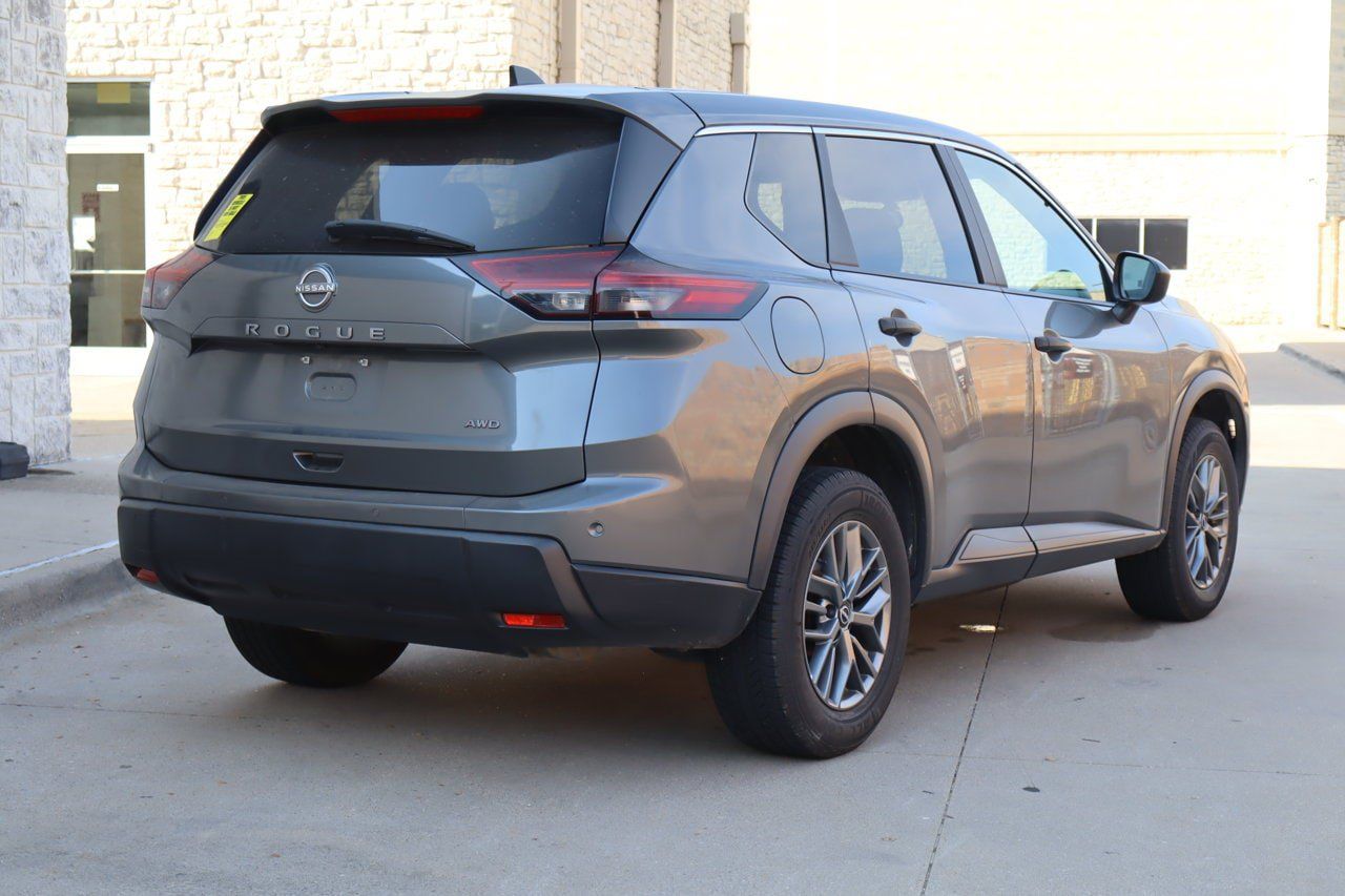 Used 2024 Nissan Rogue S AWD/4WD image 3