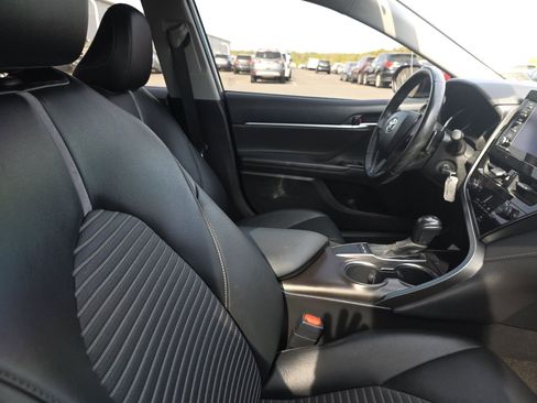 Used 2022 Toyota Camry SE image 11