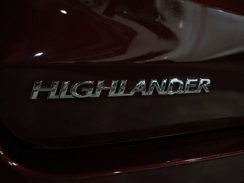Used 2019 Toyota Highlander SE AWD/4WD image 11