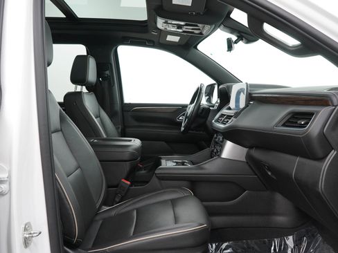Used 2021 Chevrolet Tahoe Premier w/ Premium Package AWD/4WD image 13