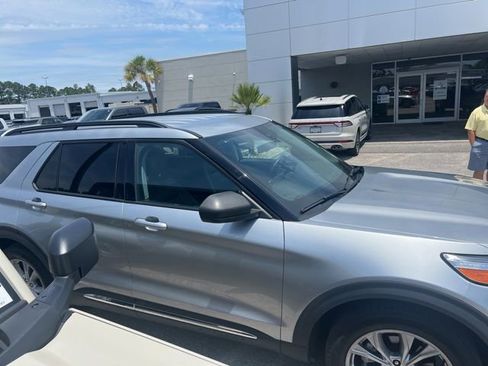 Used 2023 Ford Explorer XLT w/ Equipment Group 202A RWD image 2